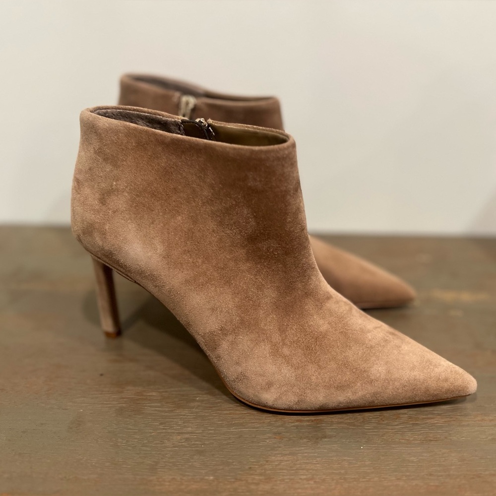 Vince Camuto Womens Saston Boot Mushroom Suede Size 8 M